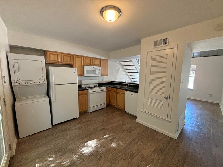 Kitchen - 3446 Willowrun Dr