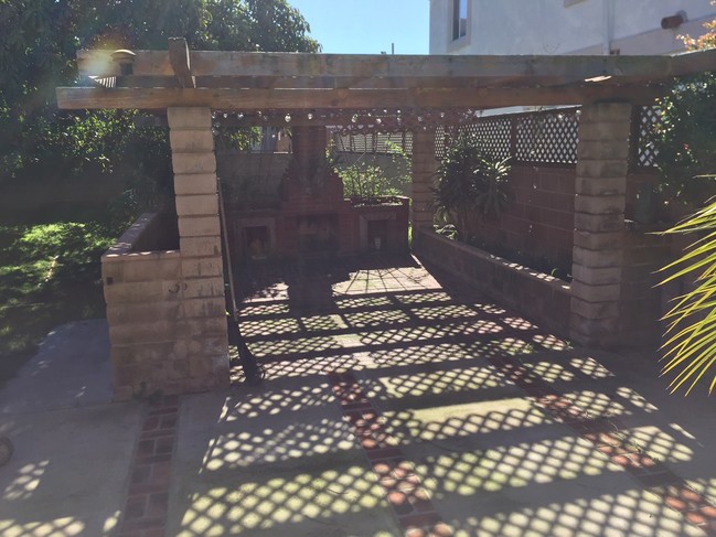 Pergola off back of house - 2008 Dufour Ave