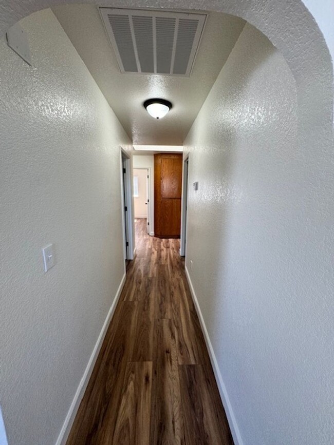 Building Photo - North Hilltop 3 Bedroom Home AVAILABLE FOR...