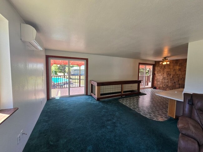 Building Photo - 2 Plus bedroom, 1 Bathroom House in Sedro ...