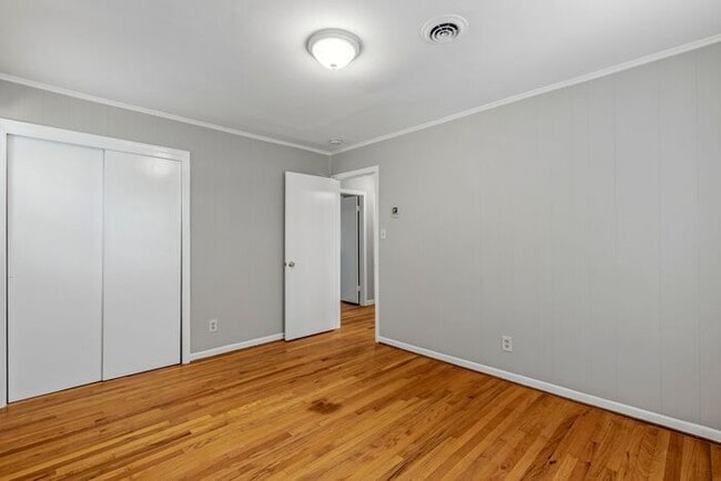 Building Photo - Large Home in Four Seasons Area, Hardwoods, Dining Room, Screed Porch, Fenced!