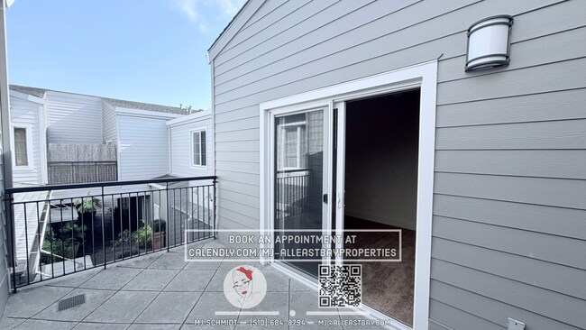 Building Photo - Beautiful two-story residence with 2 bedrooms, 2 bathrooms and balcony with views of the city loc...