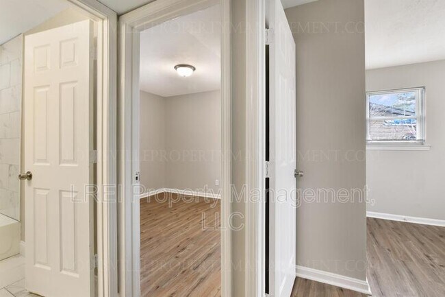 Building Photo - 8003 Grenelle Dr