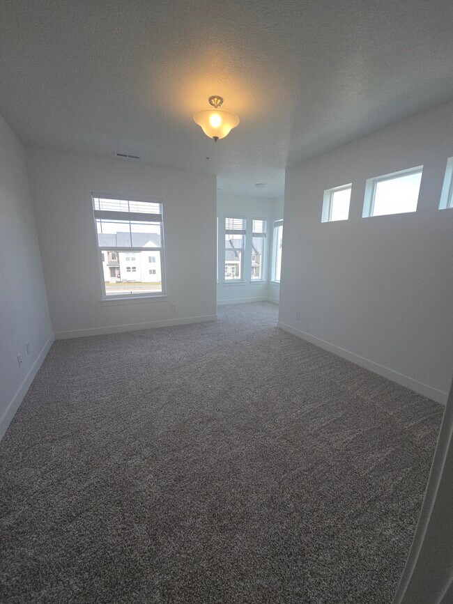 Building Photo - 6512 Skyline Lp Ln