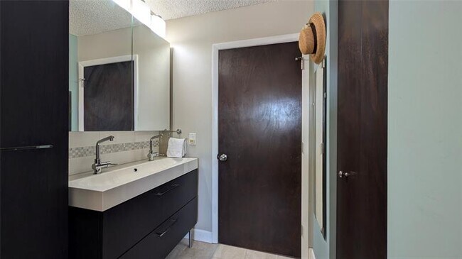 Building Photo - 2767 Carambola Cir S