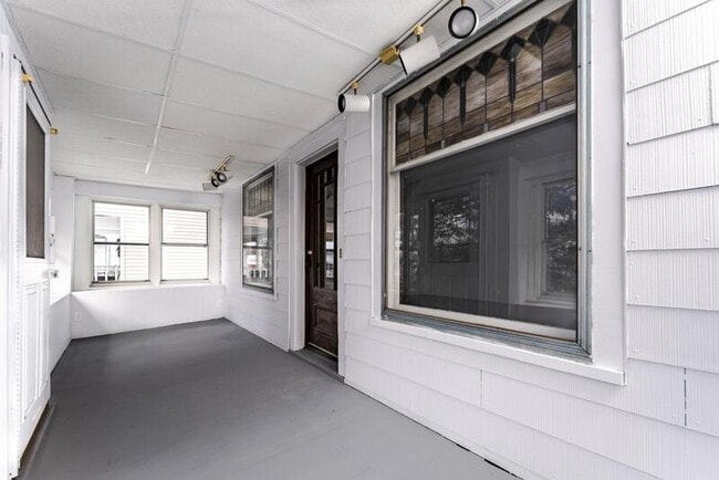 Building Photo - 645 Pawling Ave
