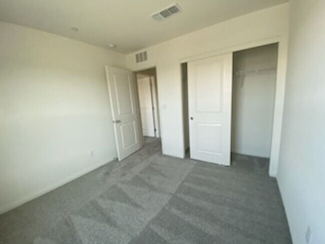 Building Photo - Gorgeous 4 bedroom ENERGY STAR certified 2...