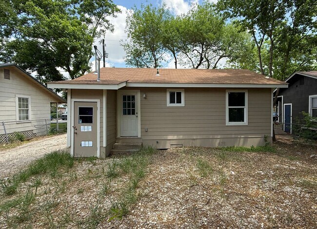 Building Photo - 520 W Mayfield Blvd
