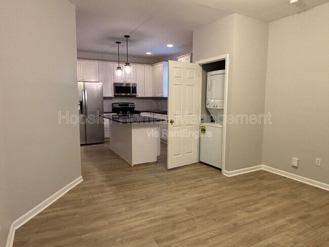 Building Photo - 1338 Barth Ave