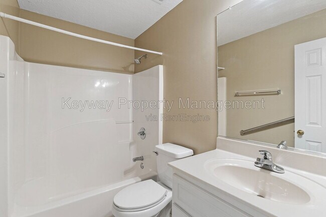 Building Photo - 296 Southbank Dr