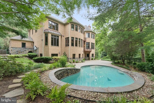 Building Photo - 1226 Ranleigh Rd