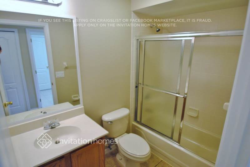 Building Photo - 400 Oak Springs Ct