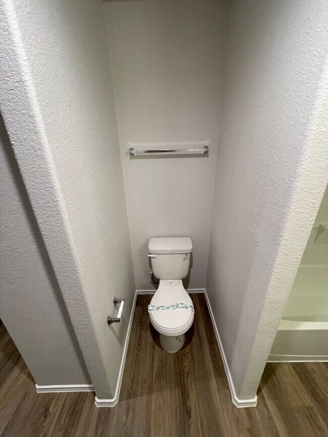 Building Photo - Secure Your Spot – 3 Bedroom, 2.5 Bath Home in Houston