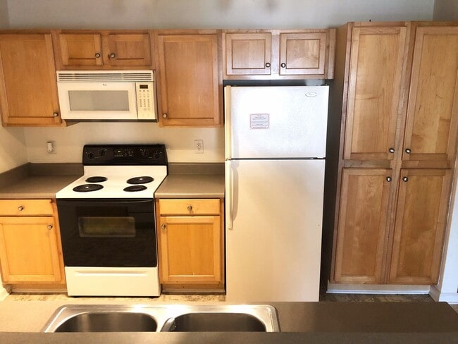 Building Photo - 1301 Harts Ridge Dr