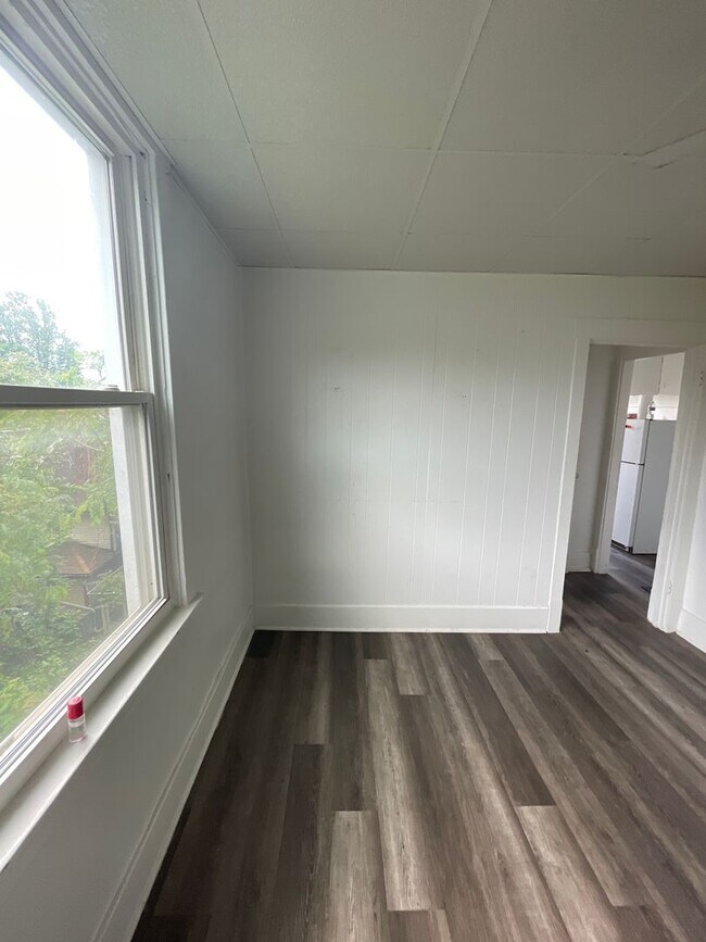 Building Photo - 228 Reifert St