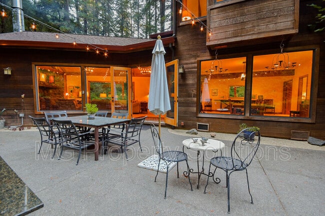 Building Photo - 7079 Lucas Valley Rd