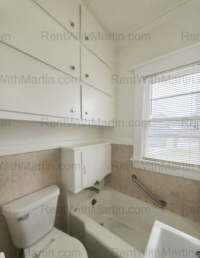 Building Photo - 313 Denver St