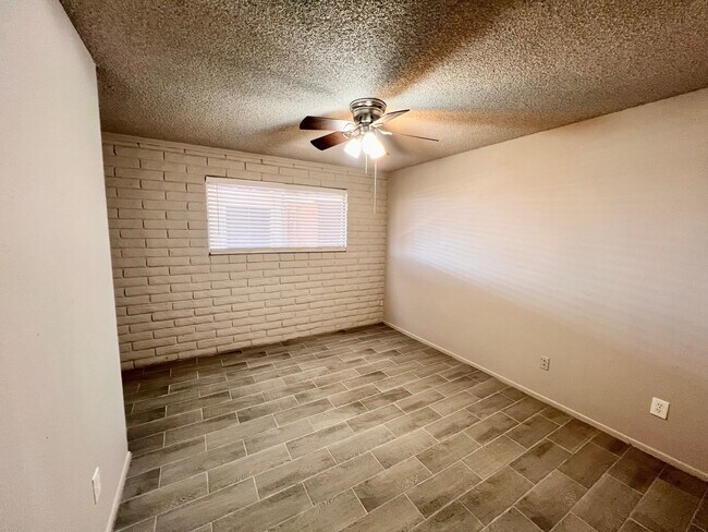 Building Photo - 2130 S 11th Ave