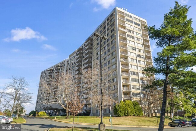 Building Photo - 301 N Beauregard St