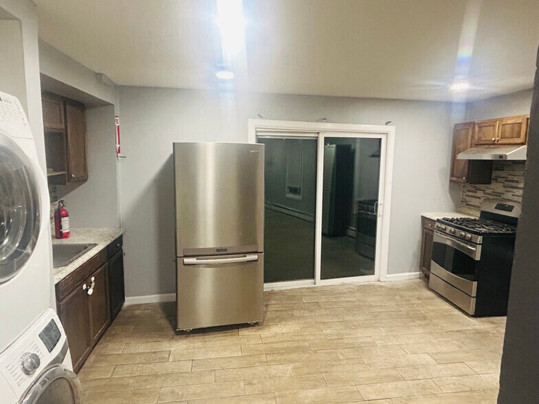 Primary Photo - 311 W Broadway