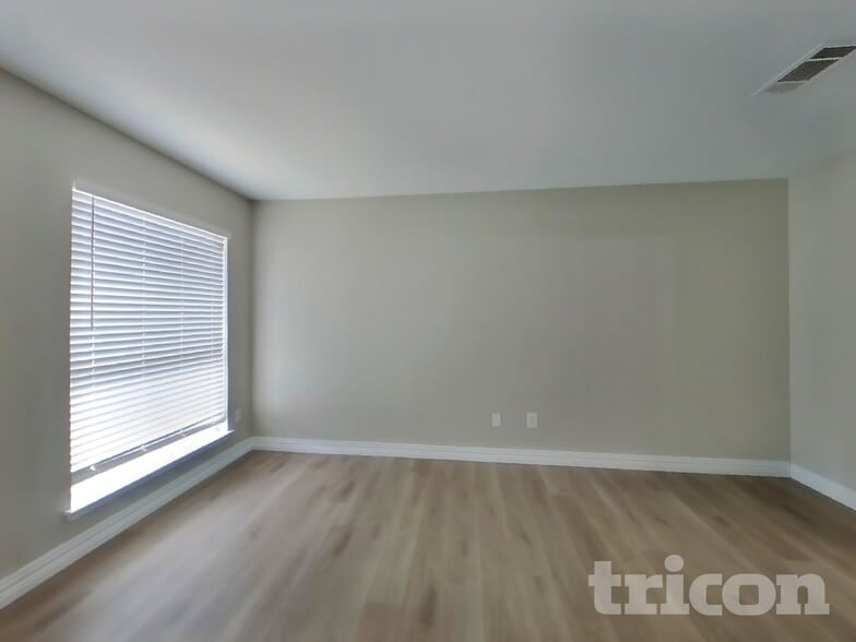 Building Photo - 220 Flatwood Dr