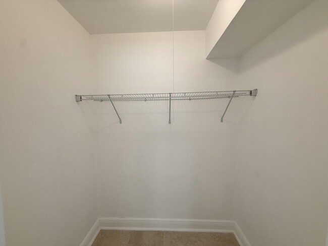 Building Photo - 906 Foresteria Dr