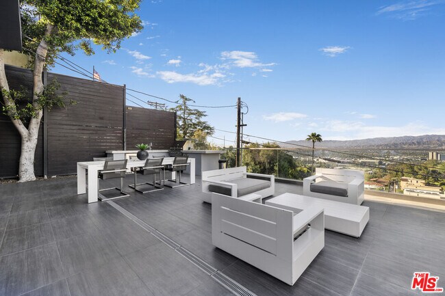 Building Photo - 7275 Mulholland Dr