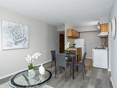 Building Photo - 630 W Fisher Ave