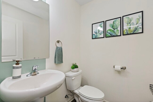 Building Photo - 3806 Honeysuckle Ln