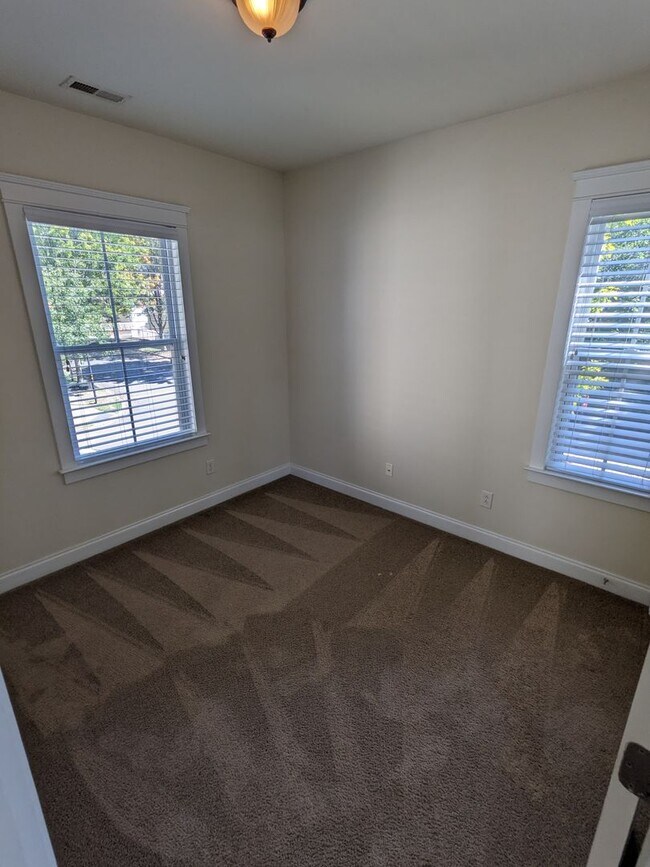Building Photo - Four Bedroom Huntersville Primary Bedroom on Main Level