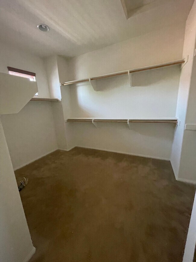 Building Photo - 10598 Acacia Ln