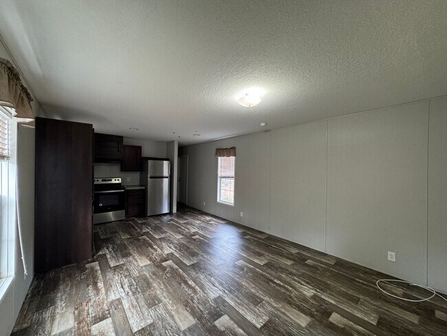 Building Photo - Cute 2/2 Mobile Home in Marianna w/ Lawn Maintenance Included