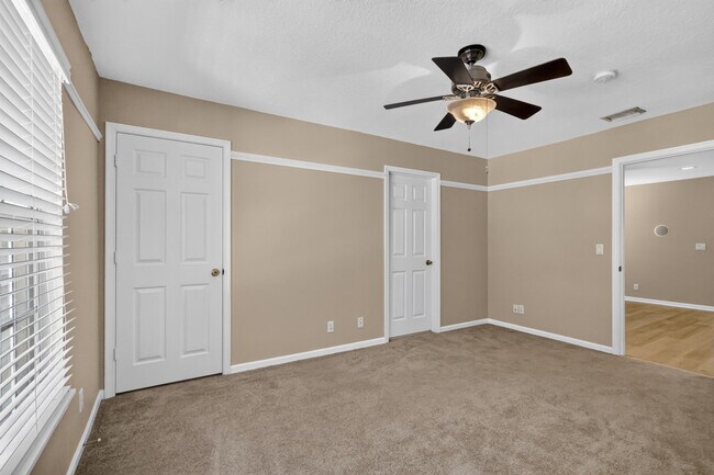 Building Photo - 8103 Bellagio Ln