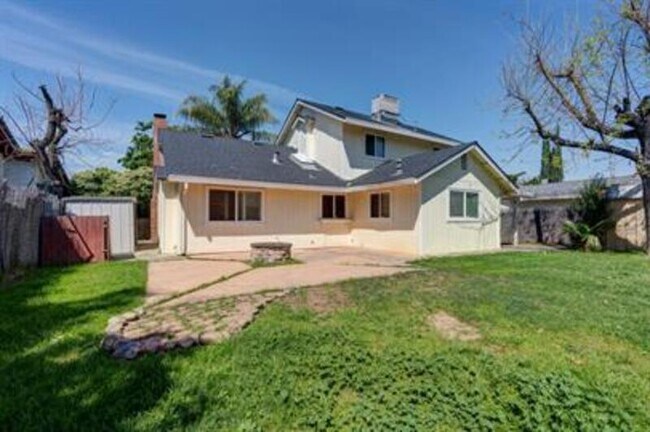 Building Photo - 2768 Saratoga Ave
