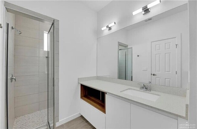 Building Photo - 1404 Lore Dr