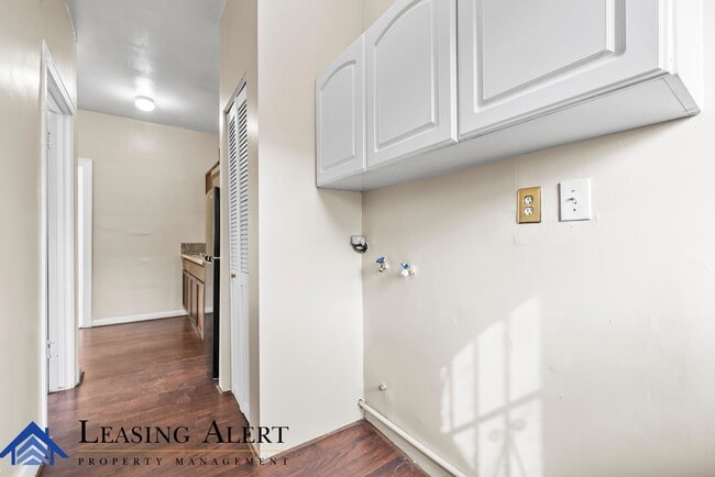 Building Photo - 112 S Cummings St