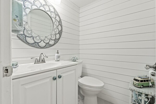 Building Photo - 9940 S Ocean Dr