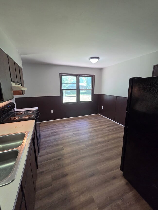 Building Photo - 1021 Ridgeway Dr