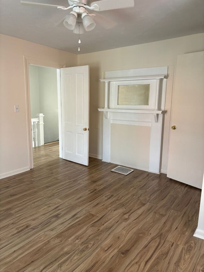 Building Photo - 814 W Beverley St