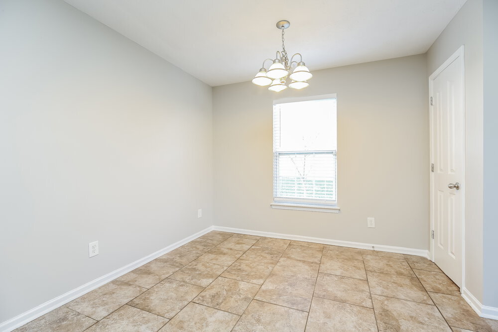 Building Photo - 172 Lyndhurst Dr