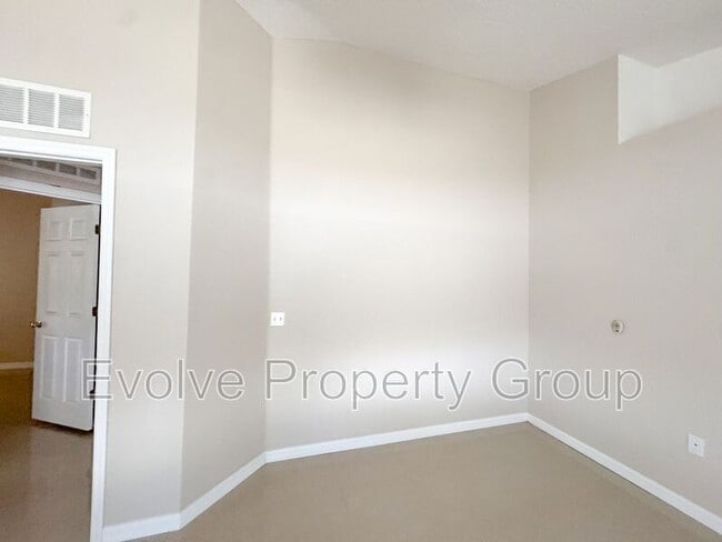 Building Photo - 21 Llanes Pl