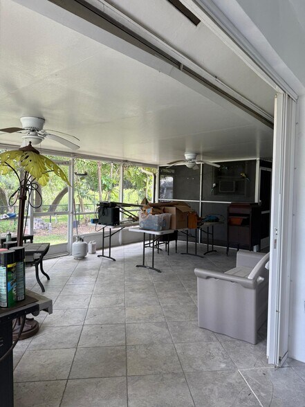 Building Photo - 7400 SW 37th Ct