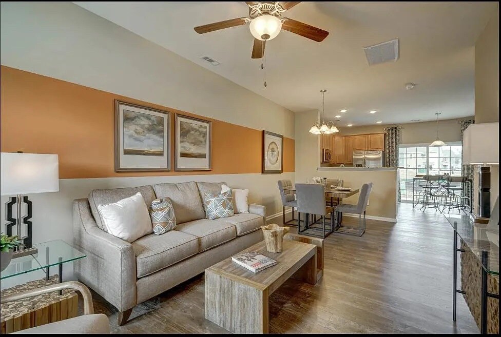 Building Photo - Room in Townhome on Revolutionary Trail