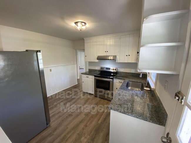 Building Photo - 1705 Bragg Rd