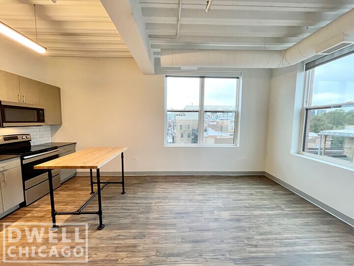 Building Photo - 951 W Dakin St