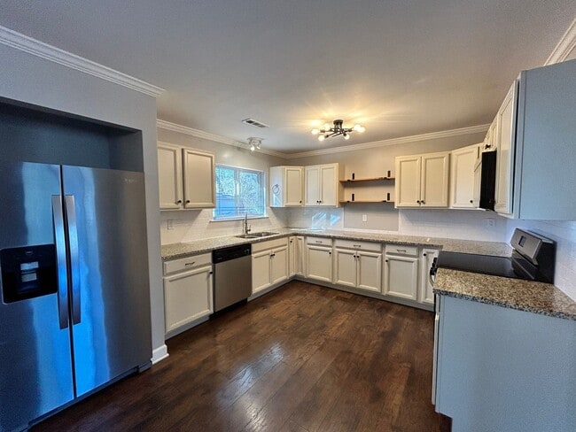 Building Photo - Charming & Spacious 3 Bed | 2 Bath Home | Updated w Large Yard!