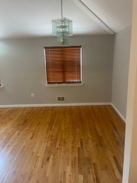 Building Photo - 20 Shiel Ave