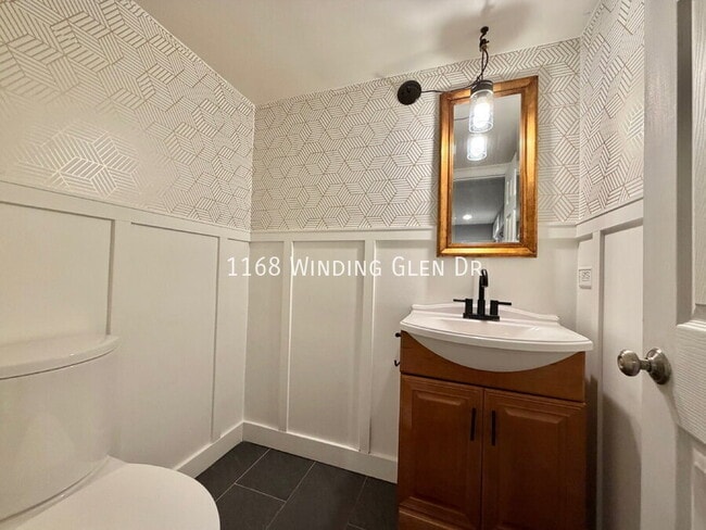 Building Photo - 1168 Winding Glen Dr