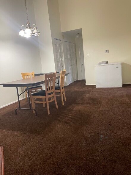 Building Photo - 11370 Cherry Hill Rd