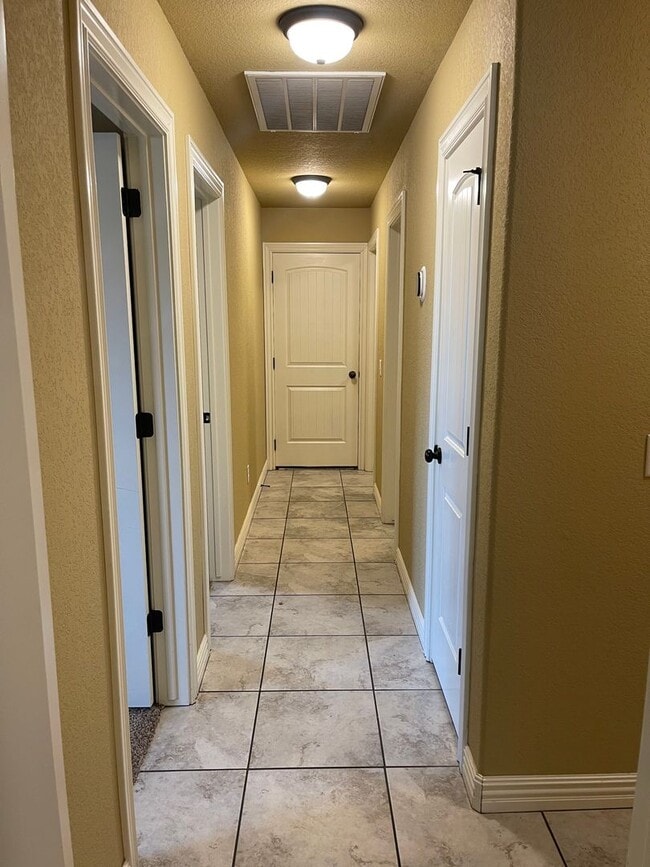 Building Photo - 405 Cherry St